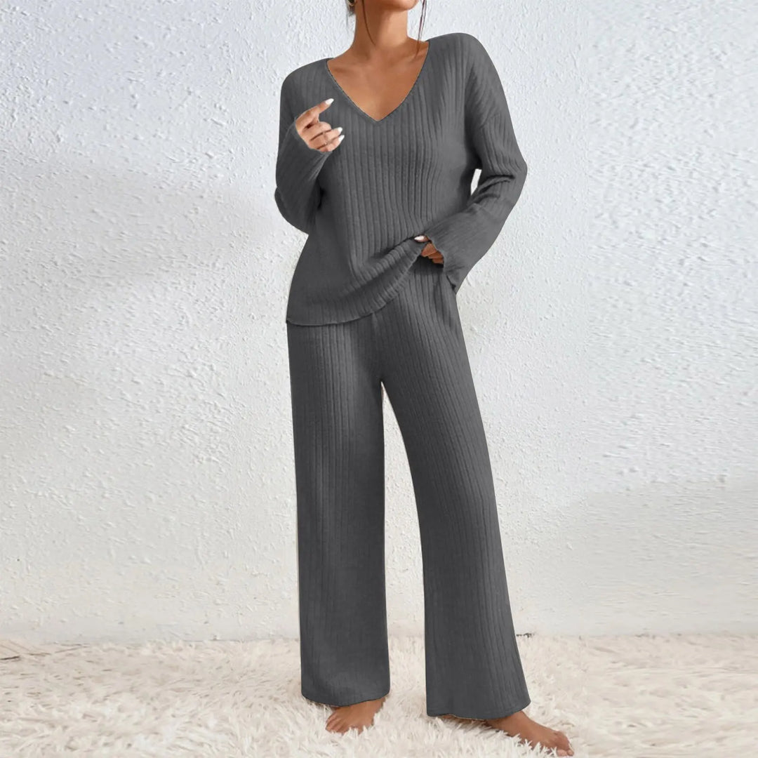 VIVIENNE | Ensemble deux pièces avec pantalon droit et top à décolleté en V