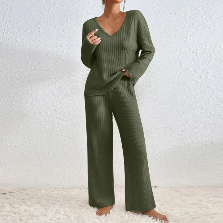 VIVIENNE | Ensemble deux pièces avec pantalon droit et top à décolleté en V